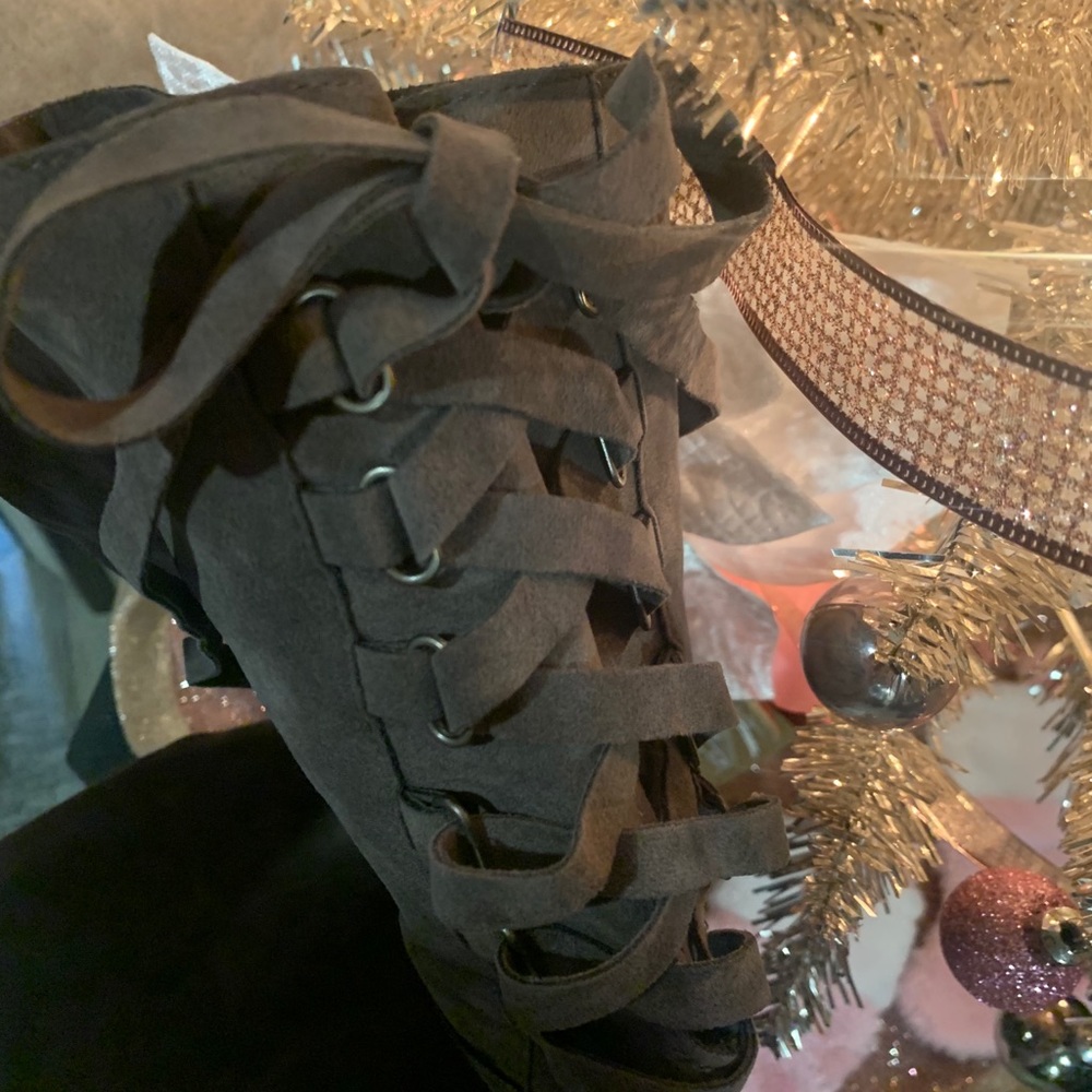Boots - Picture 2 of 3